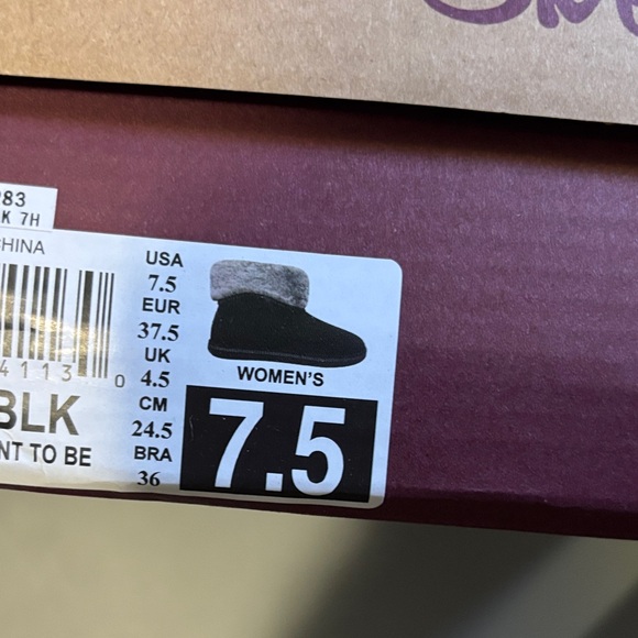 Skechers Women's Black and Gray Faux Fur Boots - Picture 6 of 6